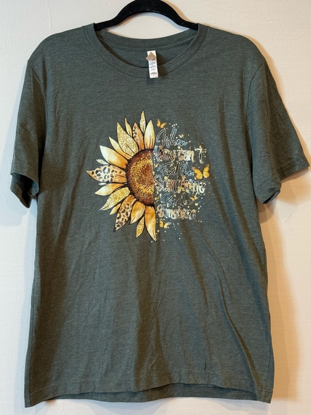 Sunflower "When You Can't Find The Sunshine Be The Sunshine" Graphic Tee Large